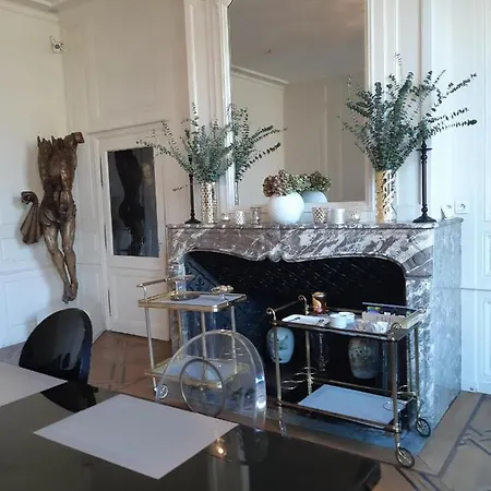 La Maison Dans Le Parc Bed & Breakfast 3*