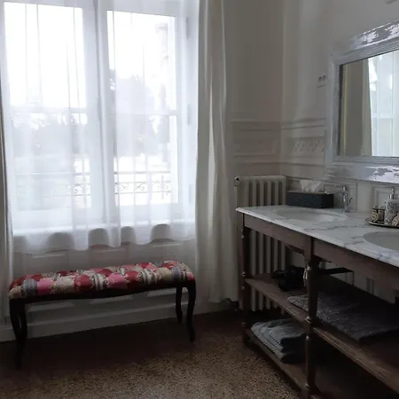 La Maison Dans Le Parc לינה וארוחת בוקר